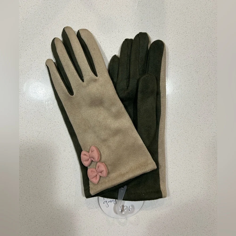 NWT Faux Suede Winter Gloves with Dainty Bows